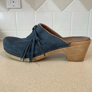 Size 39 Dansko denim blue clogs